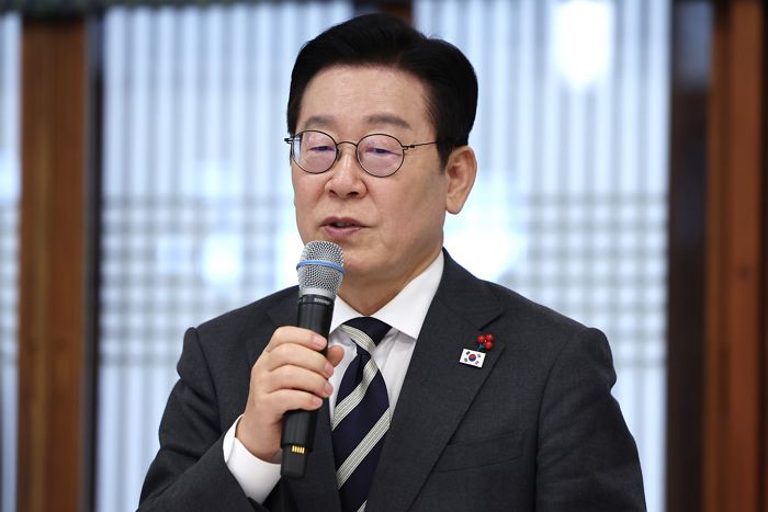 李 대통령 “문화예술 지원 너무 부족해... 추경해서라도 되살려야”