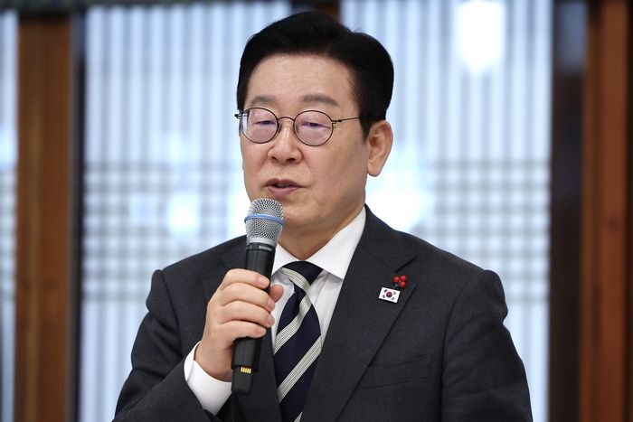 이재명 대통령 “저도 댓글 읽습니다... 가짜뉴스 여론 조작은 민주주의 파괴 범죄”