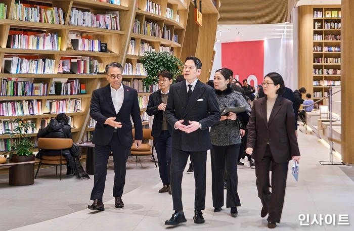 신세계그룹 정용진 회장, 스타필드 빌리지 운정 현장경영 사진 1.jpg