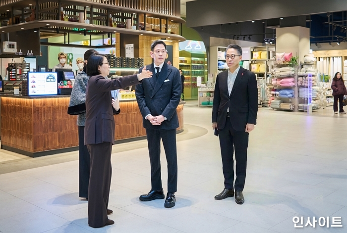 신세계그룹 정용진 회장, 스타필드 빌리지 운정 현장경영 사진 3.jpg