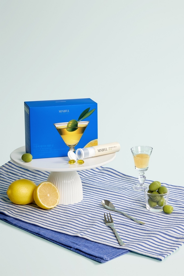 [사진자료2] 푸드올로지 마인드풀의 지중해 올리브 레몬 샷은 기존 올레샷의 단점을 해결해 '원 샷'으로 간편하게 즐길 수 있다..jpg