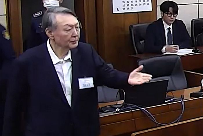 尹 ‘체포방해 1심 징역 5년’ 선고... 법조계 평가 엇갈렸다