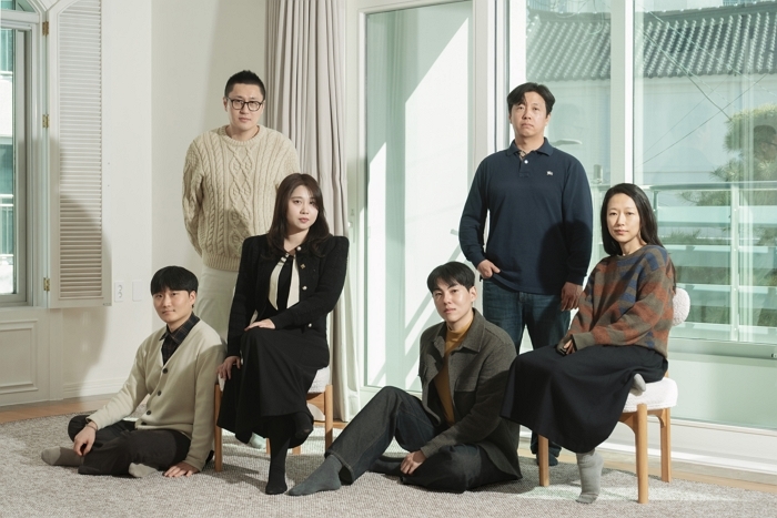 1. 호반문화재단, 창작공간 지원사업 'H아트랩' 4기 입주자 단체사진.jpg