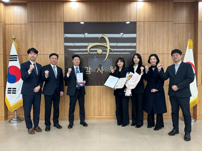 (보도사진) 감사원 적극행정 모범사례에 선정된 한전 감사실.jpg