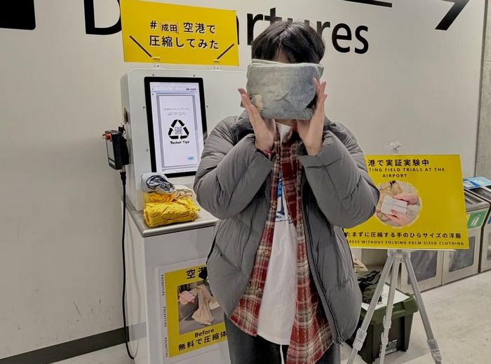 “캐리어 터질 걱정 끝”... 日 공항, 옷 부피 1/7로 줄여주는 ‘1분 압축기’ 도입 (영상)
