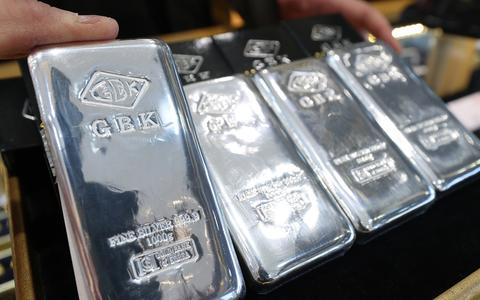 지난 7일 서울 종로구의 한 귀금속 매장에 실버바가 진열돼 있다. 2026.1.7/뉴스1