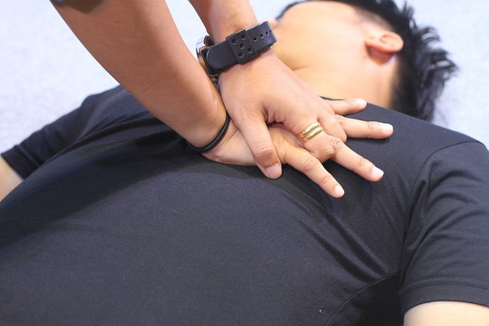 식당서 ‘심정지’ 온 70대 남성... 대통령경호처 직원이 심폐소생술로 구해