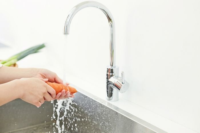 “매일 마시는데...” 수돗물보다 100배 오염됐다는 ‘이 물’