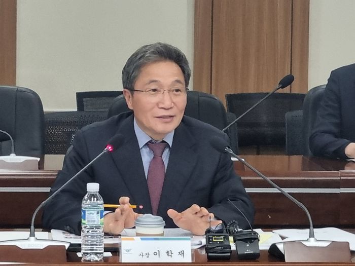 인천공항 노조 “이학재 사장, 무능 덮으려 공항 정치화... 즉각 사퇴하라”