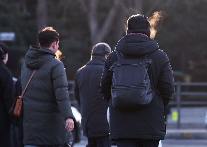 “껴입어도 뼈까지 시린 추위”... 한파 때 꼭 챙겨야 하는 ‘방한 4종 세트’