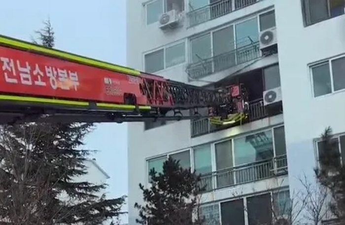 불길 속 세 자녀 구해낸 ‘슈퍼우먼’ 엄마... 처절한 순간, 재조명