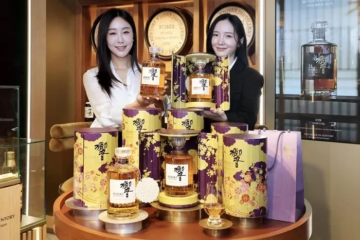 일본 위스키 희소성 커진 시대... 신세계百이 꺼내든 ‘히비키 하모니’ 설 에디션