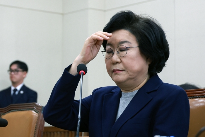 origin_눈감은이혜훈.jpg