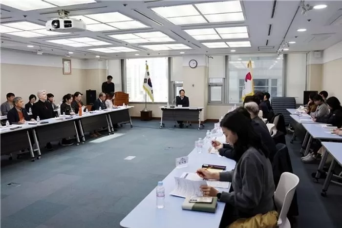 BTS 공연에 숙박료 10배 ‘껑충’... 부산시, ‘기숙사 개방·바가지 단속’ 실시