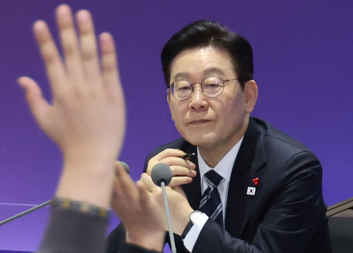 李대통령 “양도소득세 중과 유예 재연장 없다... 시장 이기는 정부 없지만, 정부 이기는 시장도 없다”