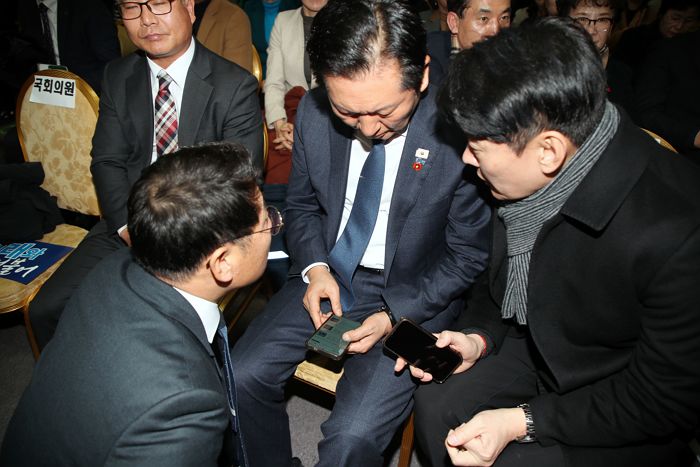 정청래, 이해찬 별세 소식 접하고 울먹... “29일에 만찬하기로 했는데”