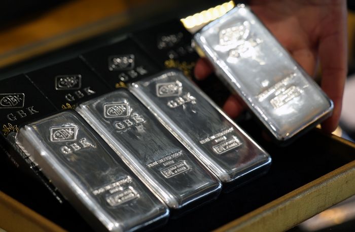 은값 사상 첫 ‘온스당’ 100달러 돌파, 금값도 5000달러 ‘코앞’