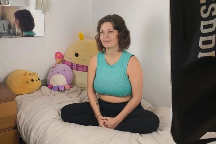 고통 호소하던 ‘더블 G컵’ 여성, 국가에 지원 요구... “가슴 축소 수술비 내줘”