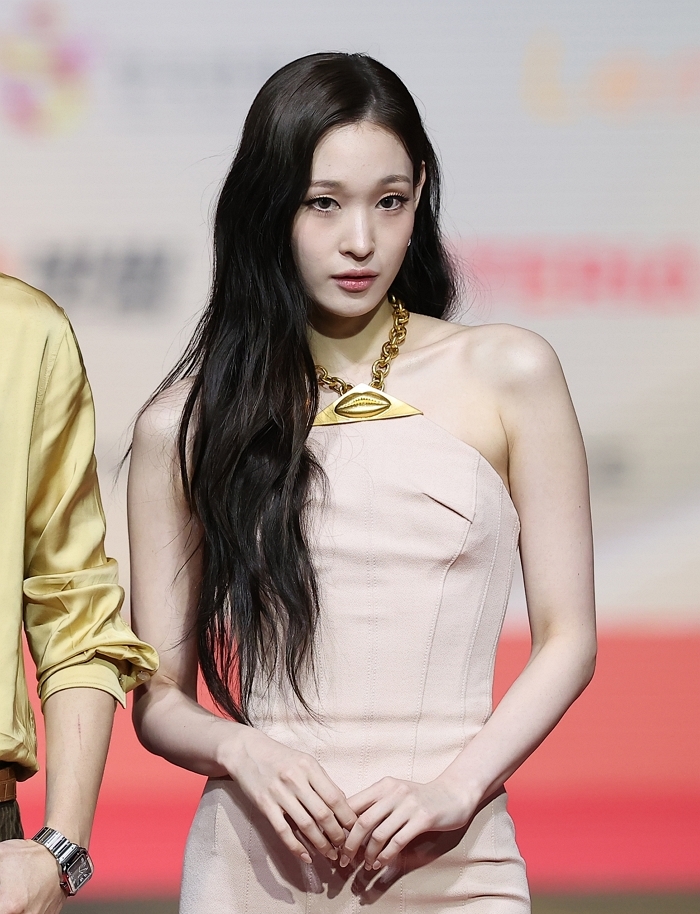 “제발 학교 메일은 참아주세요”... 메일 주소 유출된 ‘올데프’ 애니가 남긴 간곡한 부탁