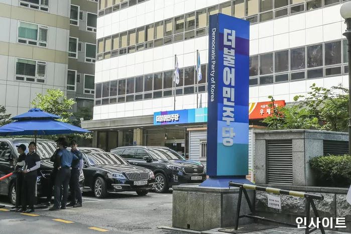 베트남서 심근경색으로 쓰러진 '운동권 대부' 이해찬... 민주당 의원들 ...