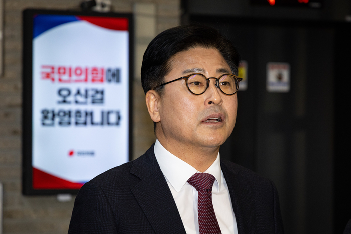 국힘 윤리위, ‘친한계’ 김종혁에 탈당 권유...사실상 제명 수순