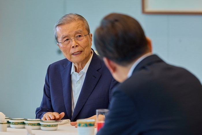 김종인 “장동혁 단식, 시대착오적... 박근혜 등장도 이해 안 가”