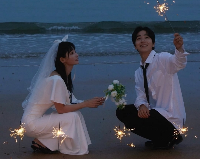 안녕하세요, 가수 솜혜빈입니다.저 결혼해요.갑작스러운 소식일 수도 있지만, 저는 하나님을 만나며 진정한 쉼과 강렬한 평안을 경험했고 또, 주님 안에서 평생을 함께할 한 사람.jpg