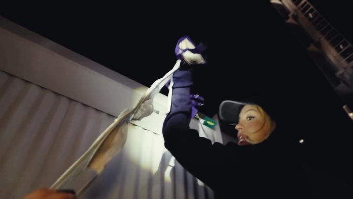 할리우드 사인이 빨래 건조대?... ‘인종주의 광고 논란’ 시드니 스위니, 속옷 무단 설치로 ‘뭇매’