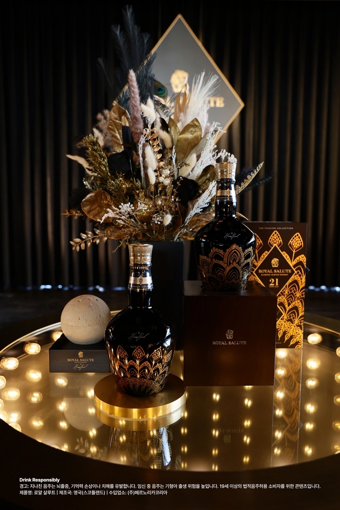 보도자료 이미지_로얄살루트 더 하우스 오브 원더 Vol.2_로얄살루트 21년 해리스 리드 에디션 2.jpg