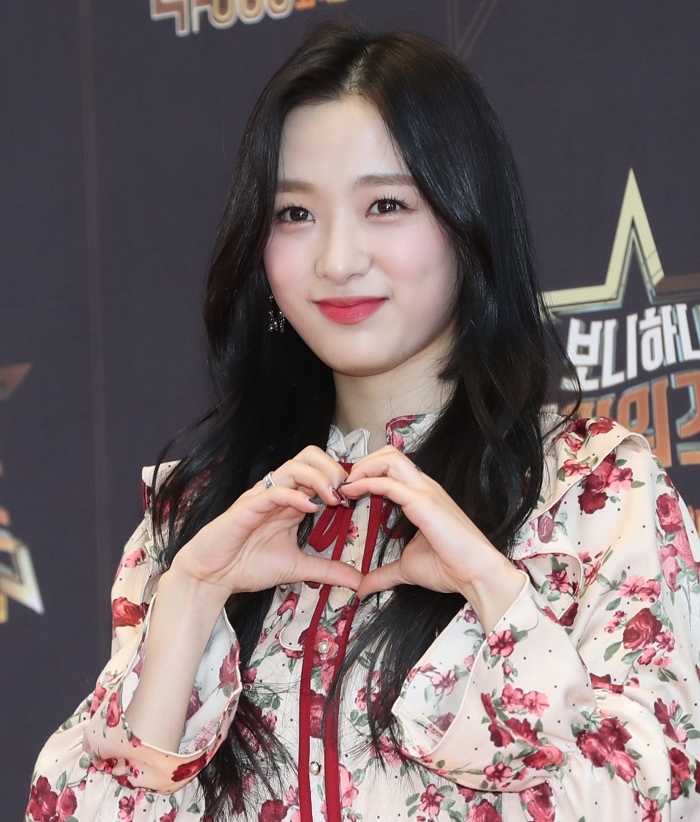 에이프릴 출신 이진솔, ‘왕따 의혹’ 딛고 새 소속사와 전속계약 체결