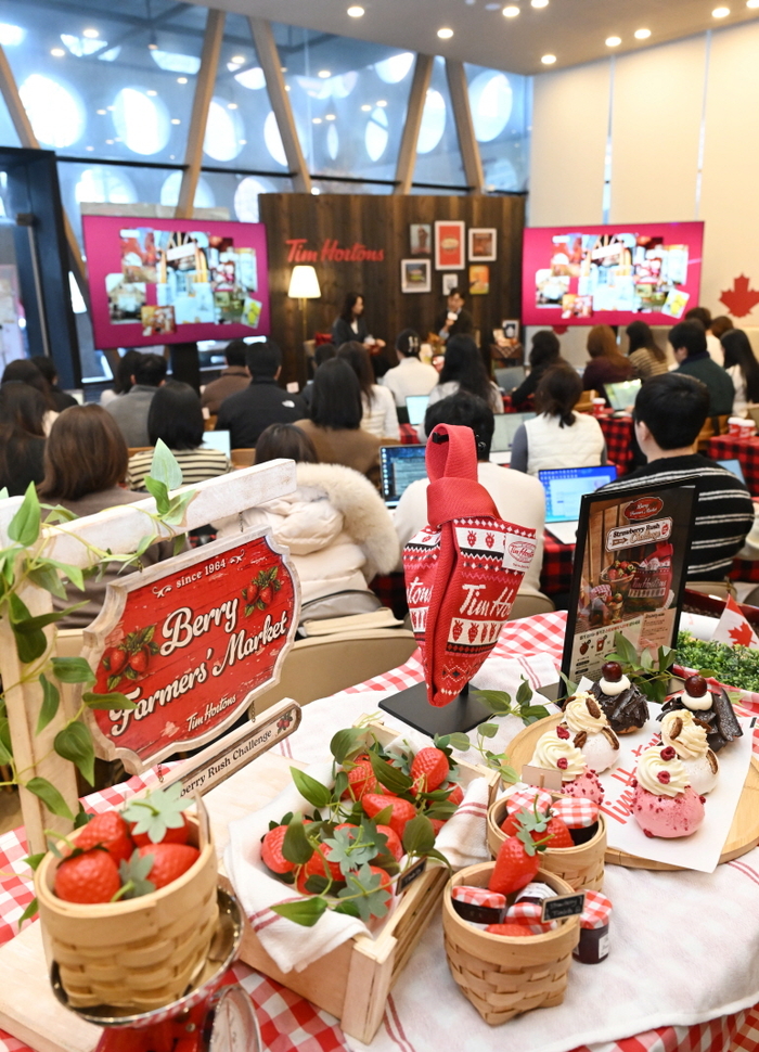 팀홀튼은 28일 기자간담회를 열고 경영 2기 핵심 과제로 내세운 ‘한국형 팀홀튼’의 다채로운 푸드 라인업을 소개했다. / 사진 제공 = 팀홀튼