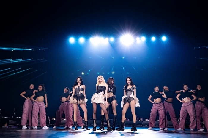 블랙핑크, 홍콩서 월드투어 ‘데드라인’ 화려한 피날레... 2월 완전체 컴백 온다