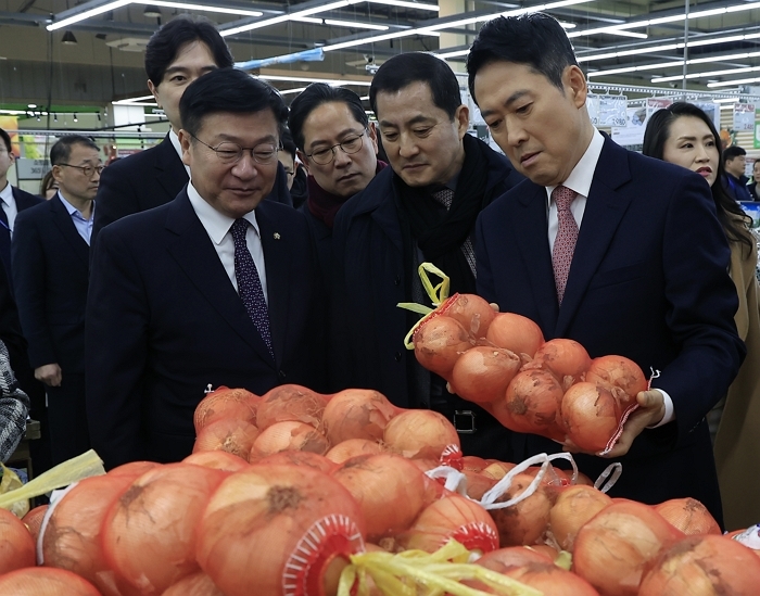 장동혁, 단식 후 첫 일정은 ‘마트 방문’... 물가 점검 나서