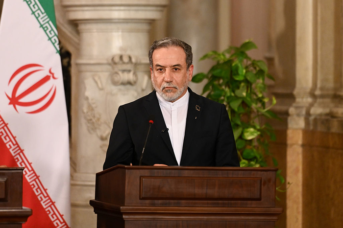 이란, 美 압박에 “어떤 침략에도 즉각 강력 대응... 방아쇠에 손가락 올려”