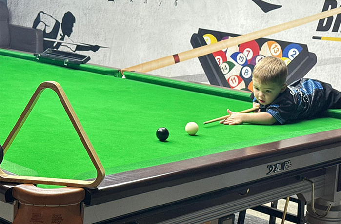 youngest-snooker-player-jude-doing-a-trick-shot.jpg