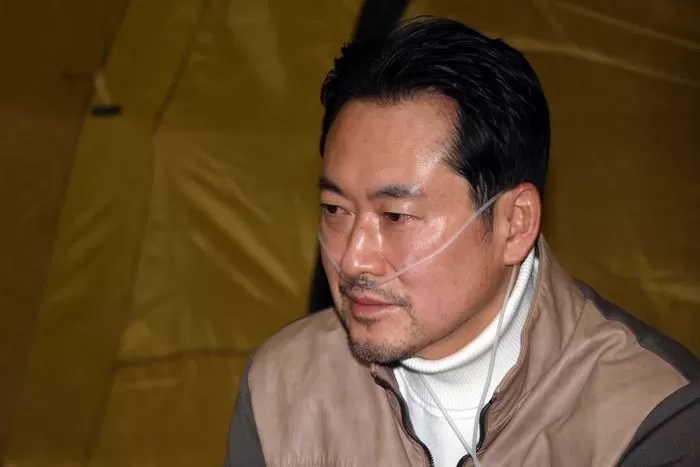 단식투쟁 7일차인 장동혁 국민의힘 대표가 21일 서울 여의도 국회 로텐더홀 농성장을 찾은 이준석 개혁신당 대표와 만나 대화를 하고 있다. (공동취재) 2026.1.21 / 뉴스1