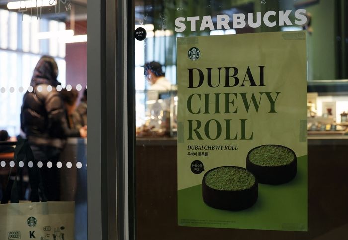 스벅, ‘두쫀롤’ 판매에 새벽 오픈런... “2만원에 삽니다” 당근까지