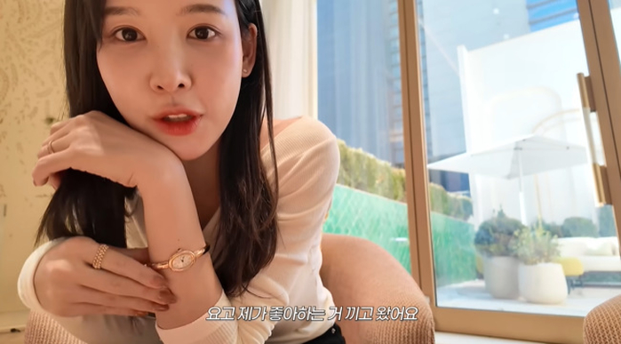 ‘40억 자취집’ 이나연, 2300만원 목걸이 플렉스→엄마가 사준 4800만원 시계 자랑