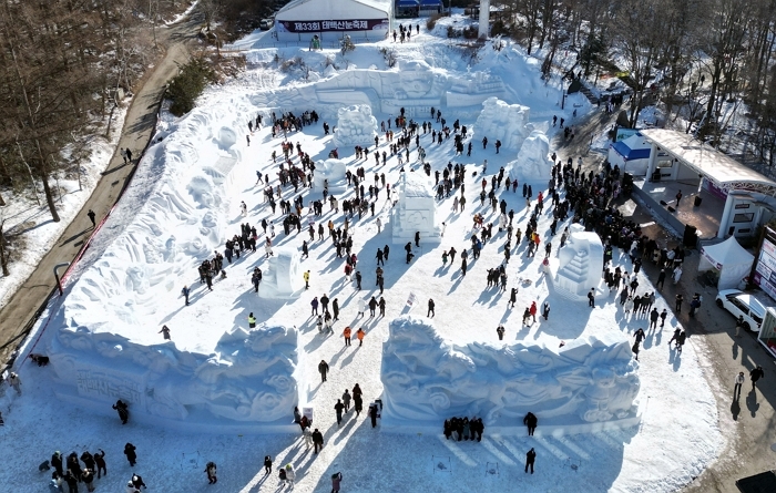 “이글루부터 눈썰매까지”... 최근 관광객 몰린 인기 ‘겨울 축제’
