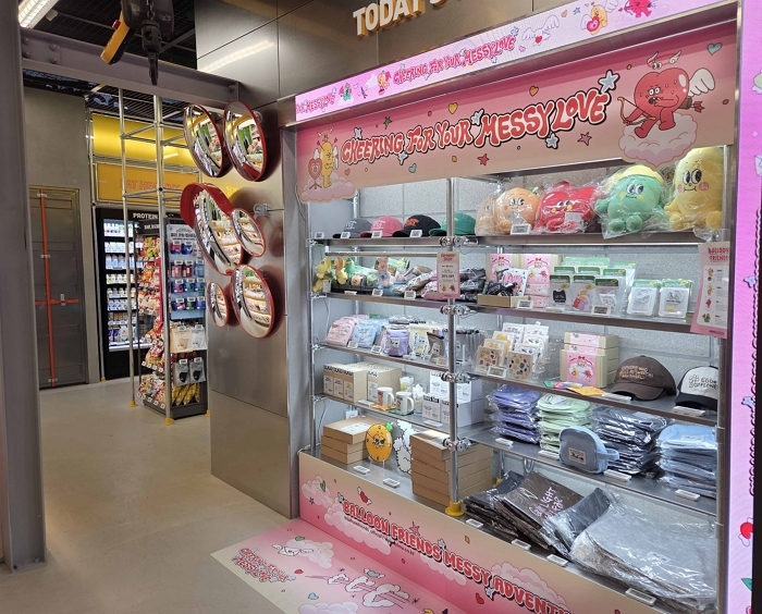 “귀여움이 몰려온다”... 이마트24, 트렌드랩성수서 ‘벌룬프렌즈’ 팝업 새단장