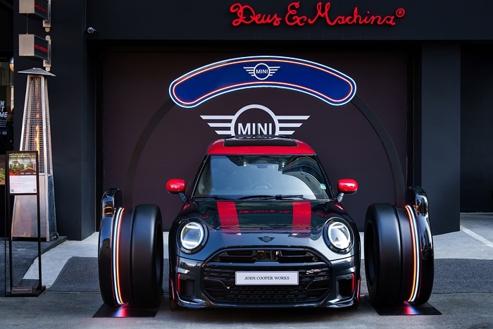 사진-MINI 코리아, 데우스 엑스 마키나와의 협업 기념 아트 쇼케이스 성료 (3).jpg