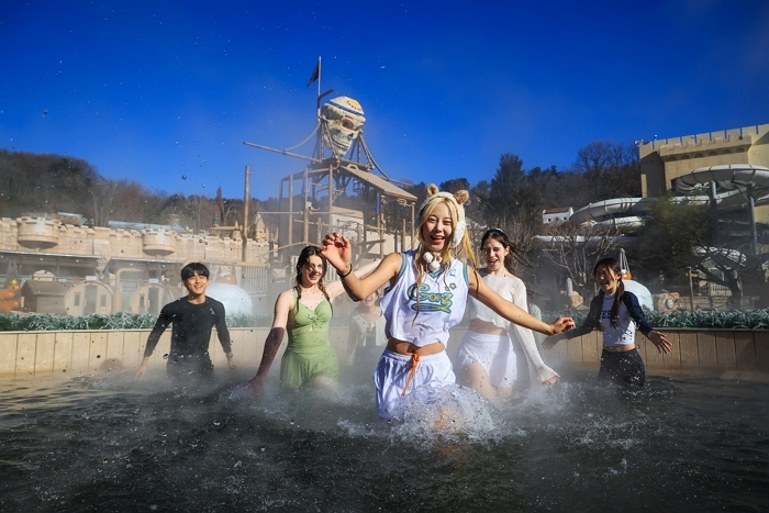 3. '윈터 스파 캐비'로 변신한 캐리비안 베이.jpg