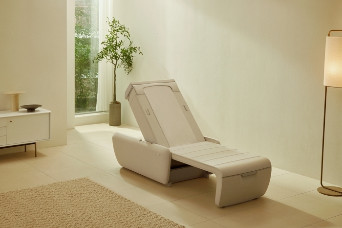 (사진자료) 목부터 골반까지 척추 전체 회전 마사지를 제공하는 세라젬 '마스터 V9'.jpg