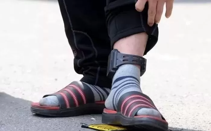 “전자발찌 착용자, 택시 안 잡혀 10분 늦게 귀가해도 처벌”... 대법원서 판결 뒤집혔다