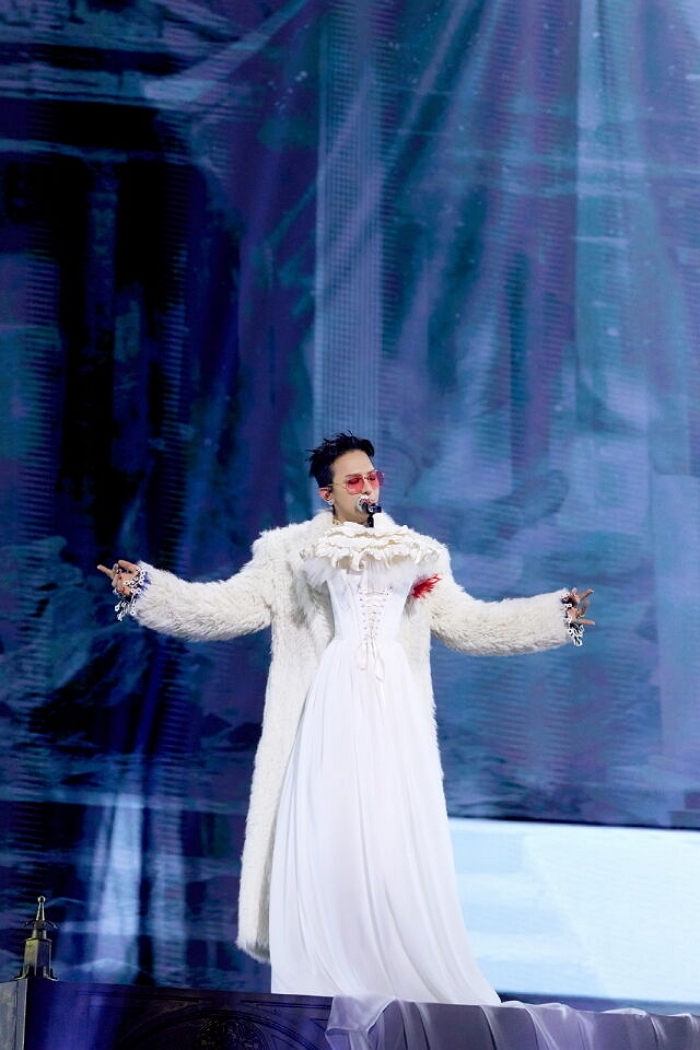 지드래곤, 파리 자선 행사서 피날레 장식... 佛 현지 반응 폭발적