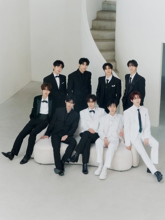 제로베이스원, 완전체 마지막 앨범 ‘리플로우’ 발매... 아쉬운 피날레