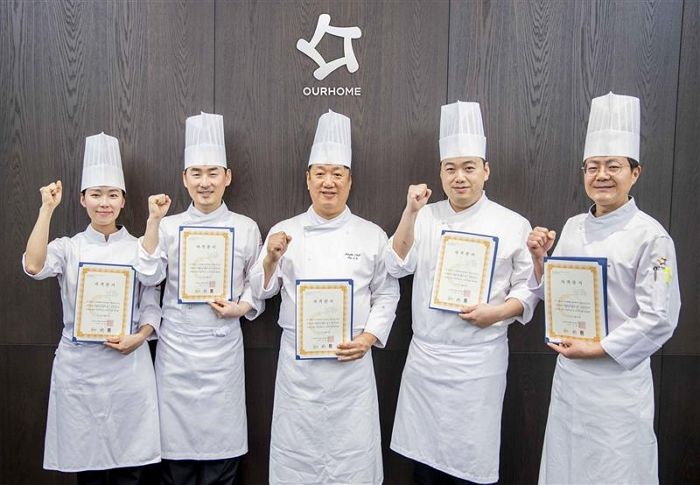 “어디서 먹든 똑같이 맛있게”... 아워홈 셰프 10명 ‘밥 소믈리에’ 자격 획득
