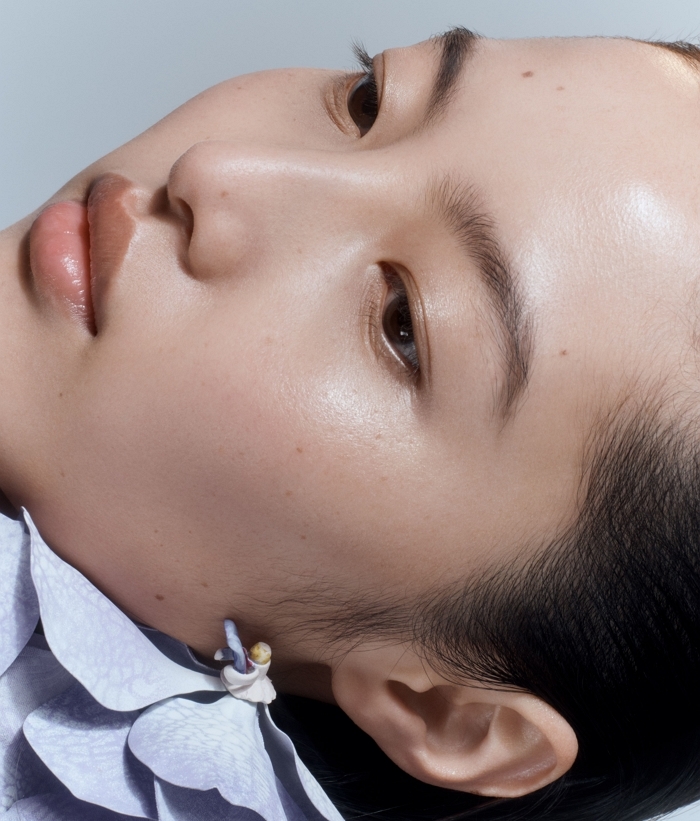 피부 본연의 아름다움... 디올 2026 봄-여름 오뜨 꾸뛰르를 완성한 ‘누드 메이크업 룩’