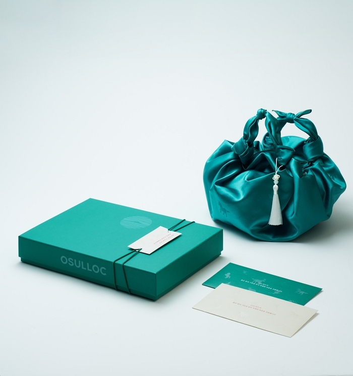 [사진자료4] 오설록 양단 한복 가방 연출이미지.jpg