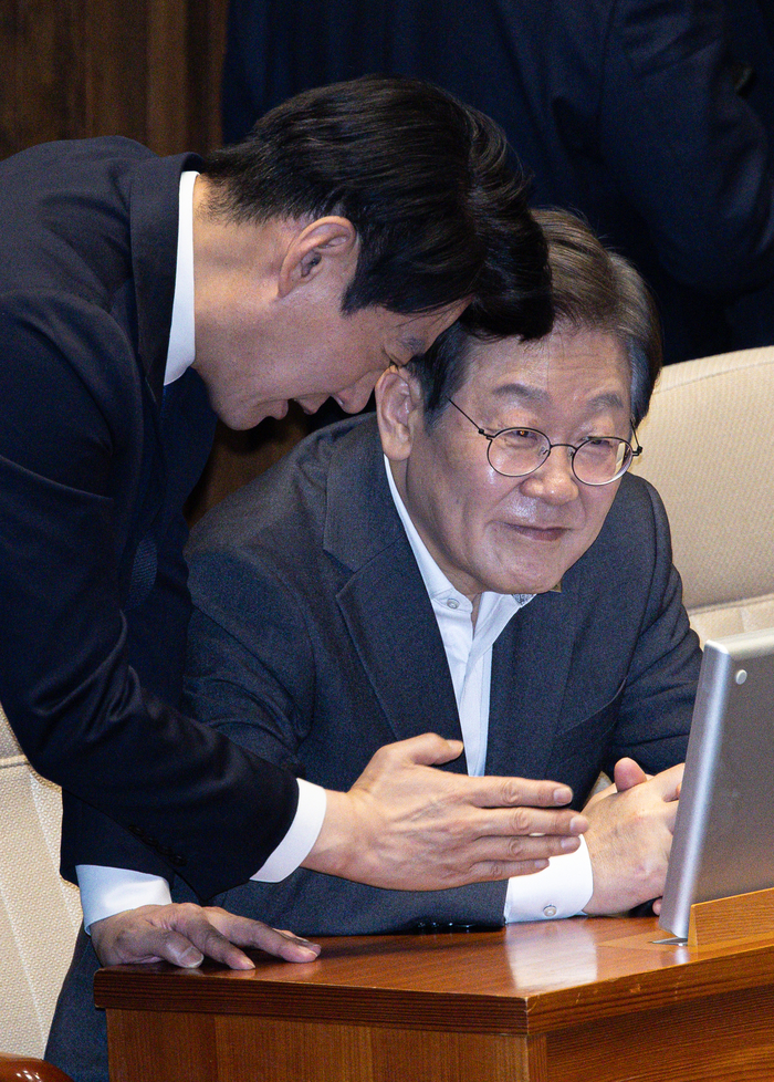 origin_대화하는이재명·한민수.jpg